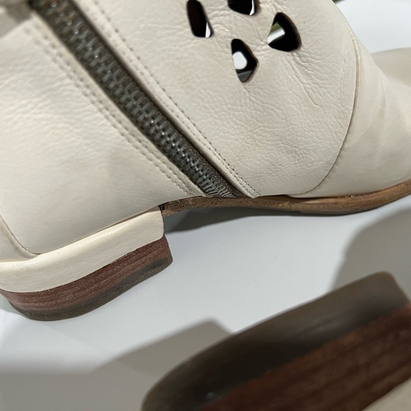 AS98 Ivory CutOut Ankle Boots 38/8 - Picture 11 of 16